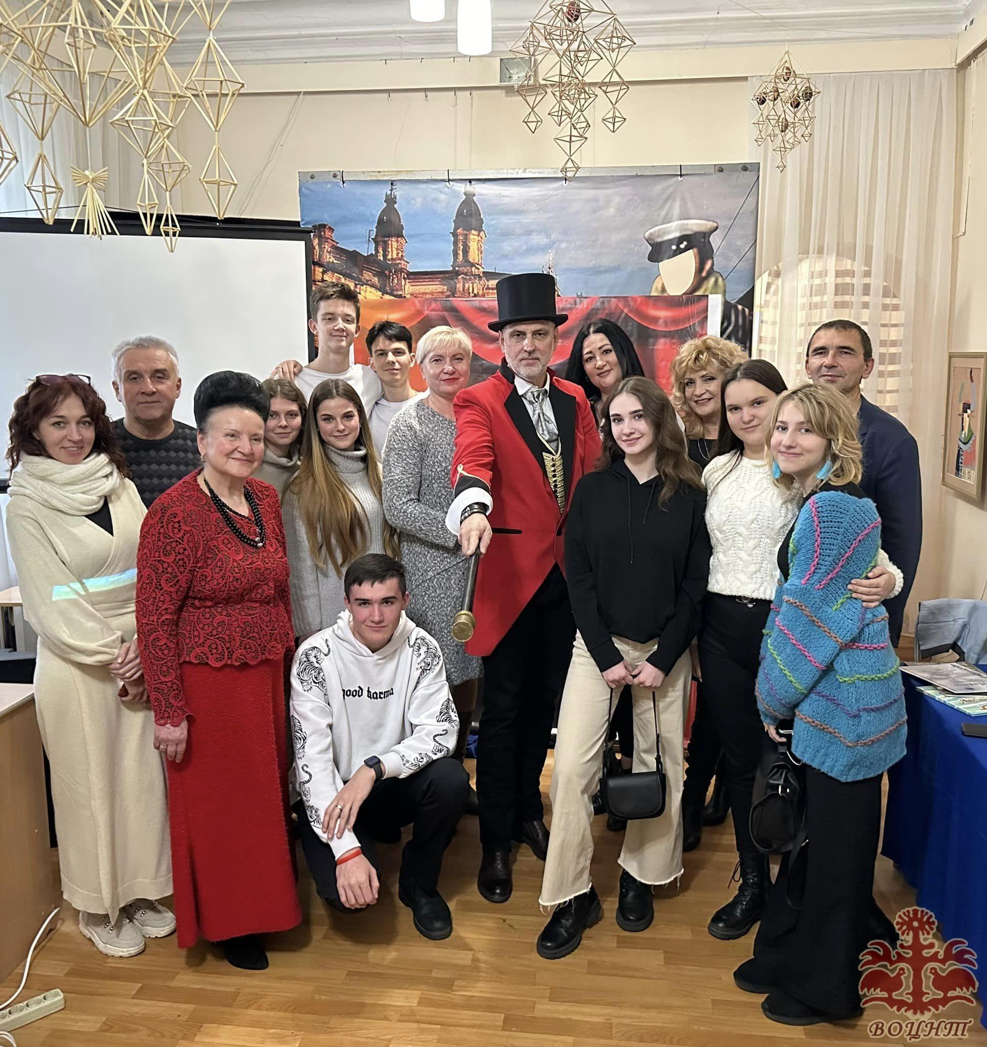 Мистецька  вітальня «Театр одного актора». Володимир Дудік, актор, керівник народного аматорського театру КВН «Шухер» ЦКіД Жмеринської міської ради.