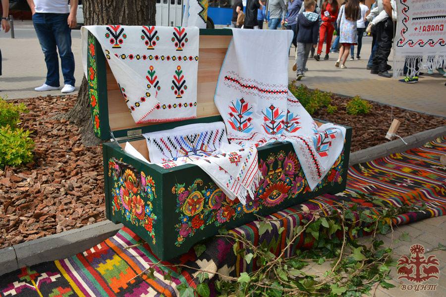 Мистецький проект «Україна вишивана»