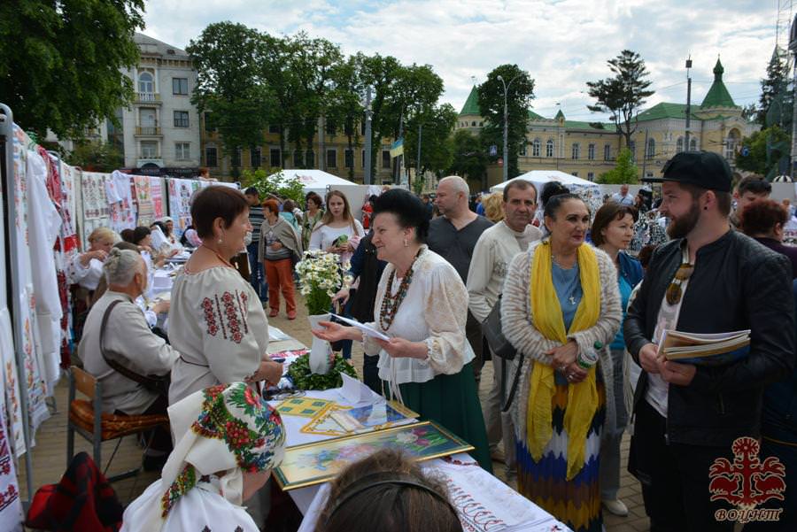 Мистецький проект «Україна вишивана»