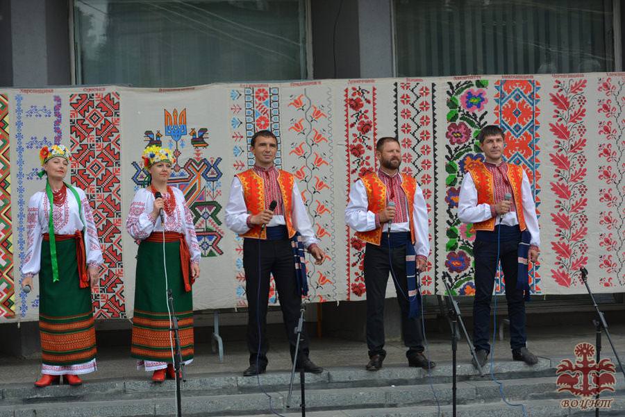 Мистецький проект «Україна вишивана»