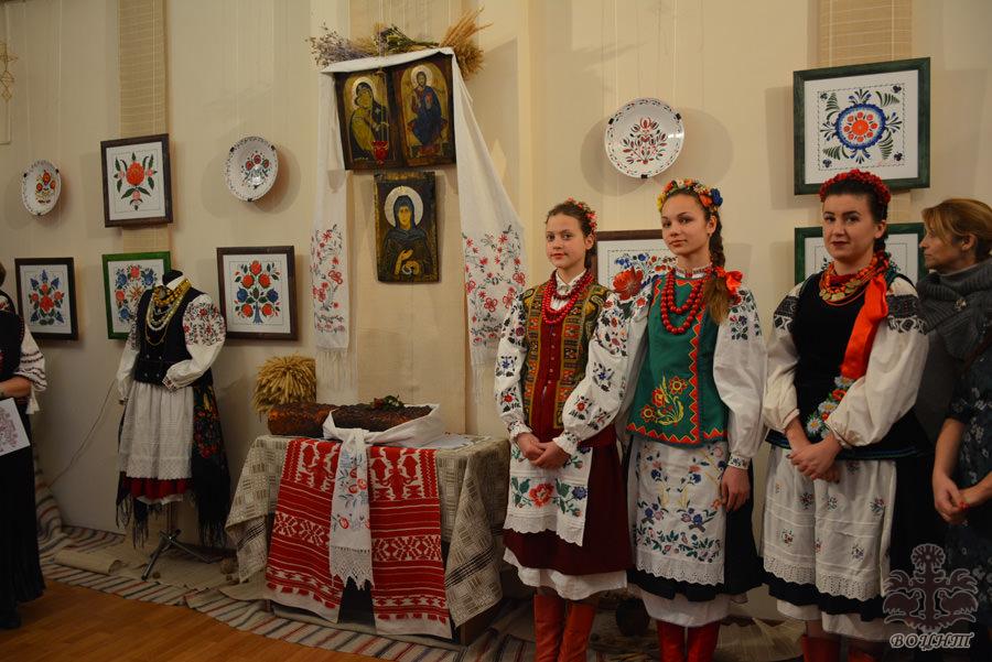 Виставка декоративного розпису і подільських старожитностей Сергія Бугая