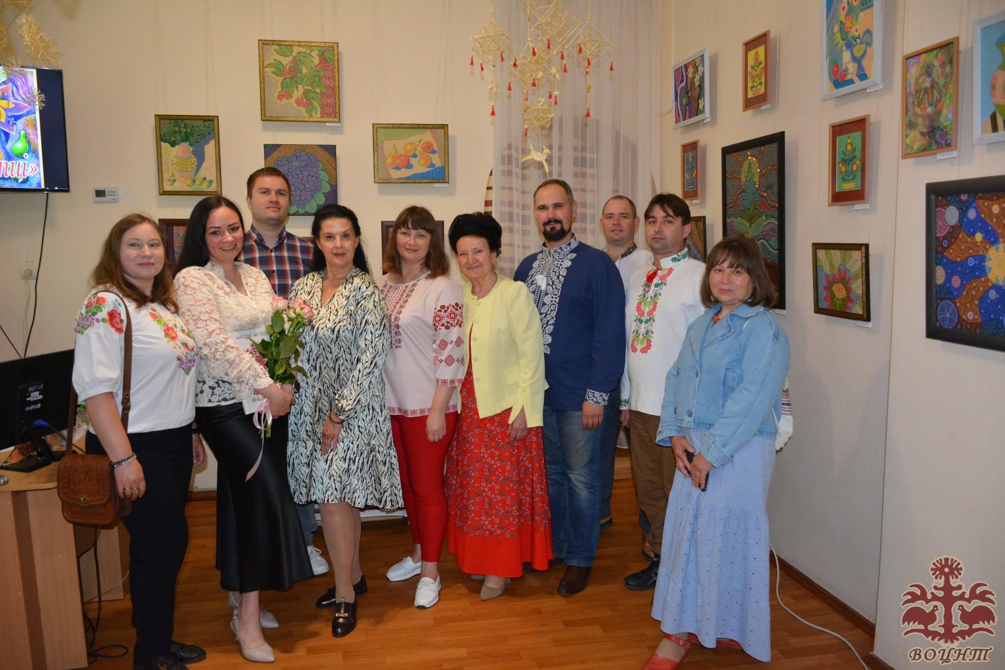 Персональна виставка Надії Іванисько «Всесвіт у крапці»