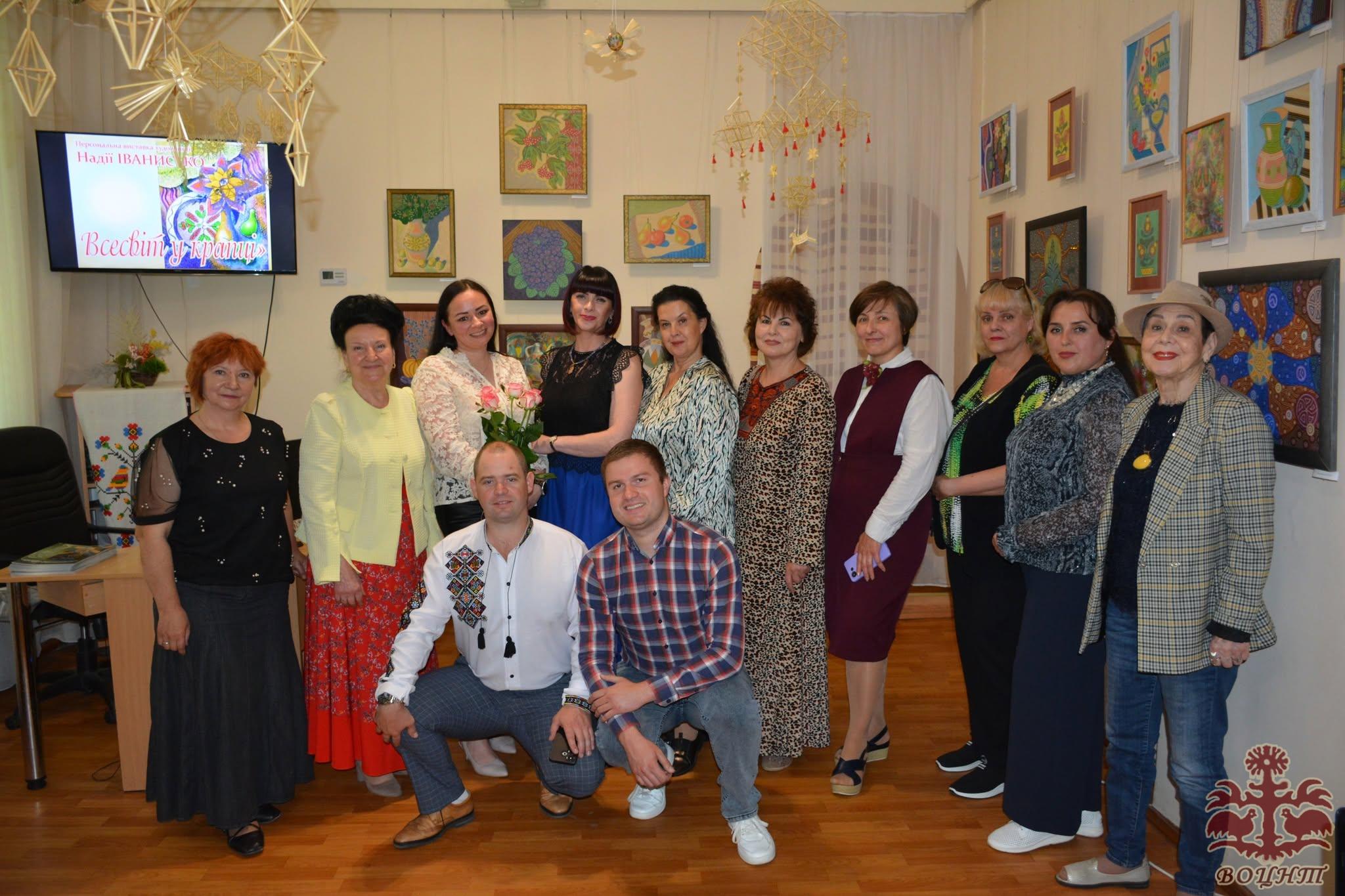 Персональна виставка Надії Іванисько «Всесвіт у крапці»