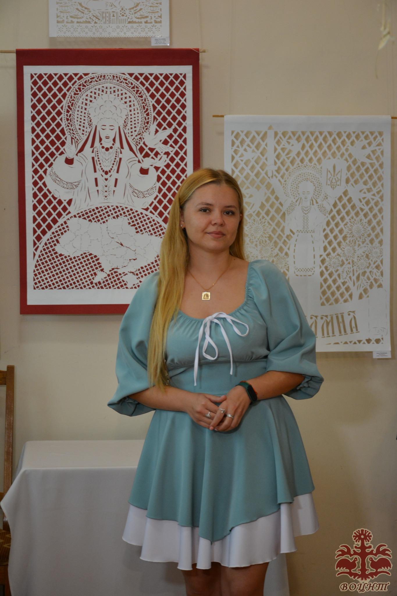 Персональна виставка витинанок Анни Пахненко