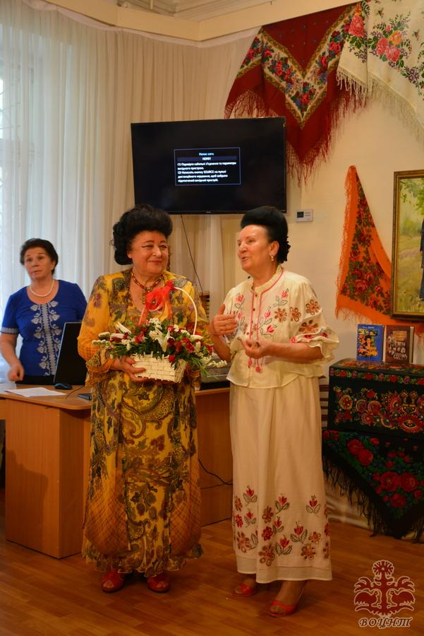 Виставка хусток