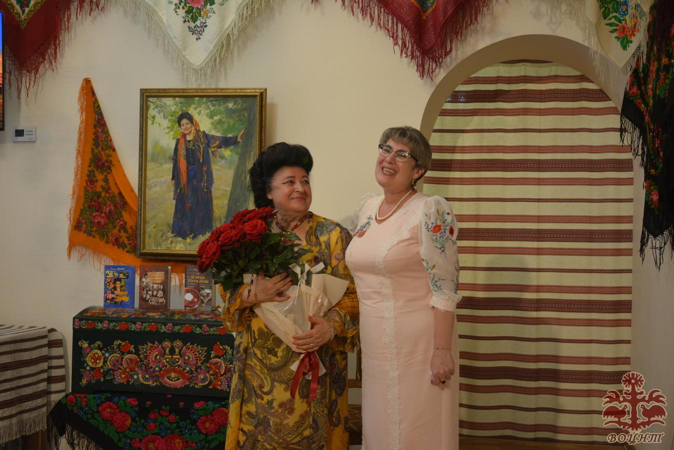 Виставка хусток