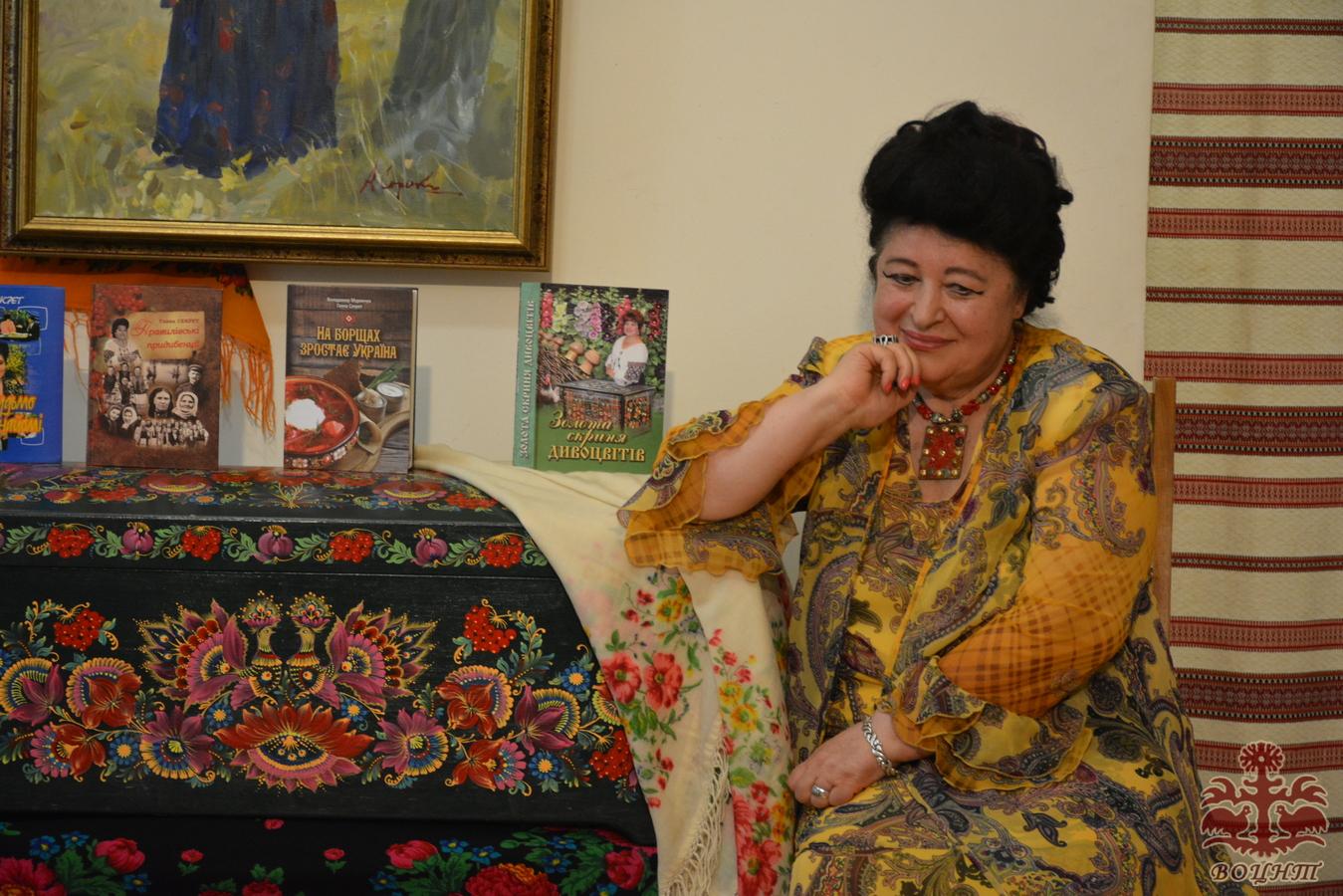 Виставка хусток