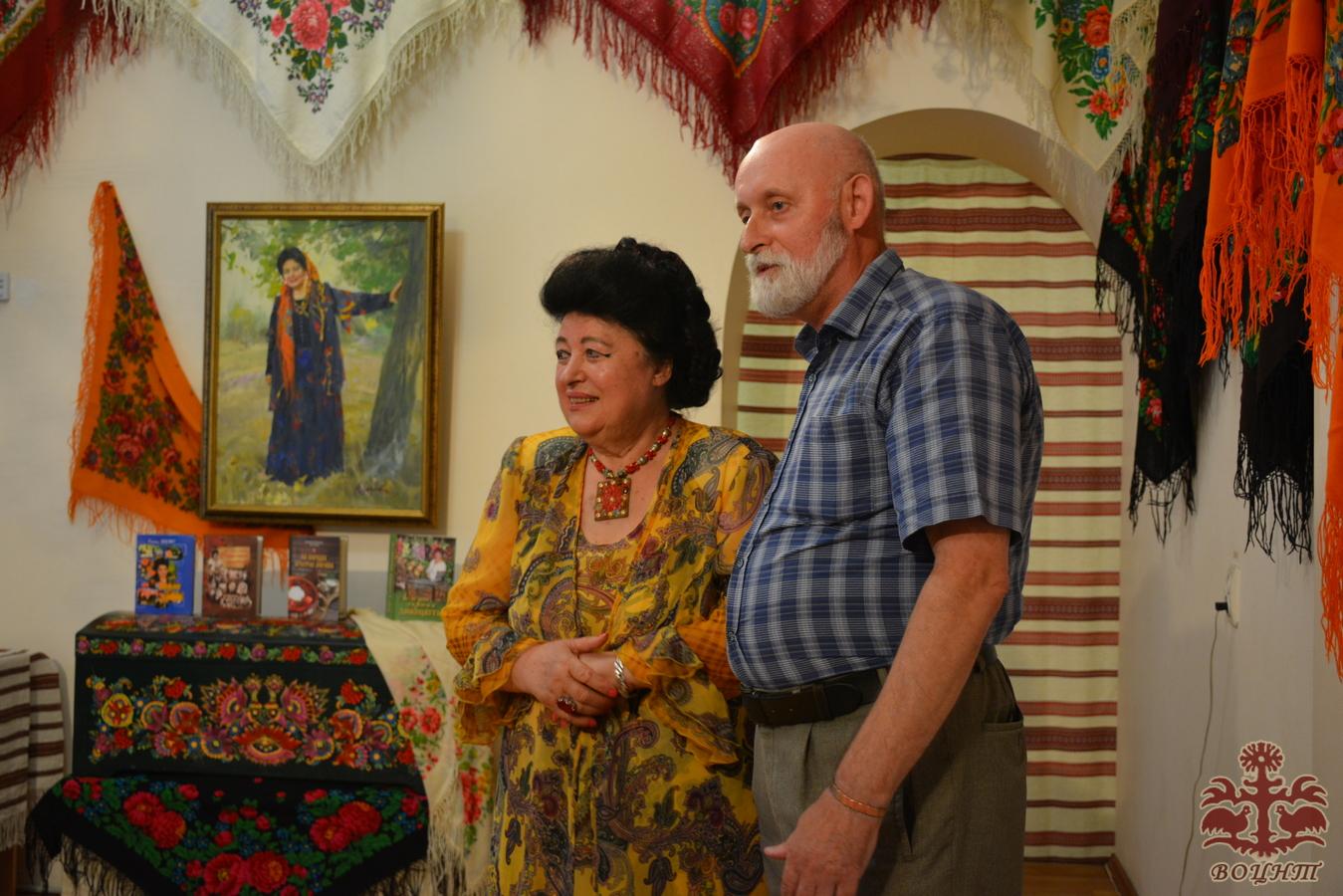 Виставка хусток