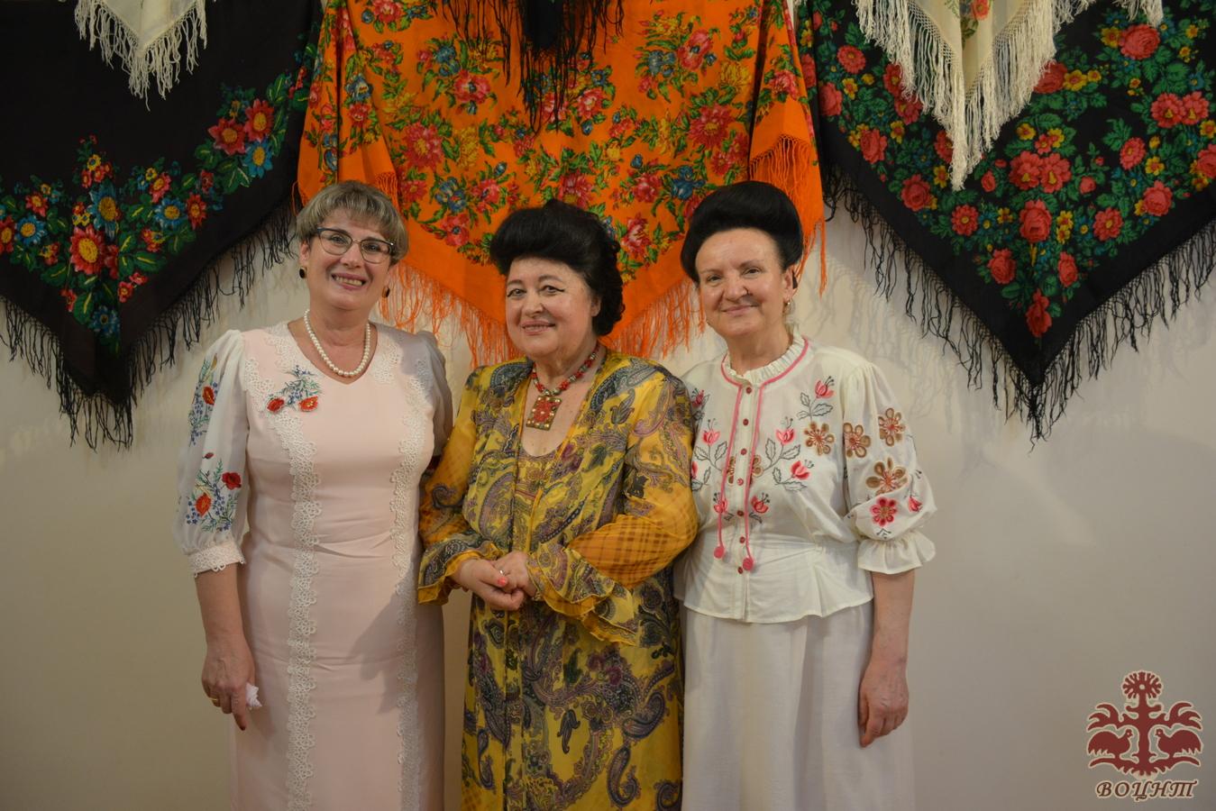 Виставка хусток
