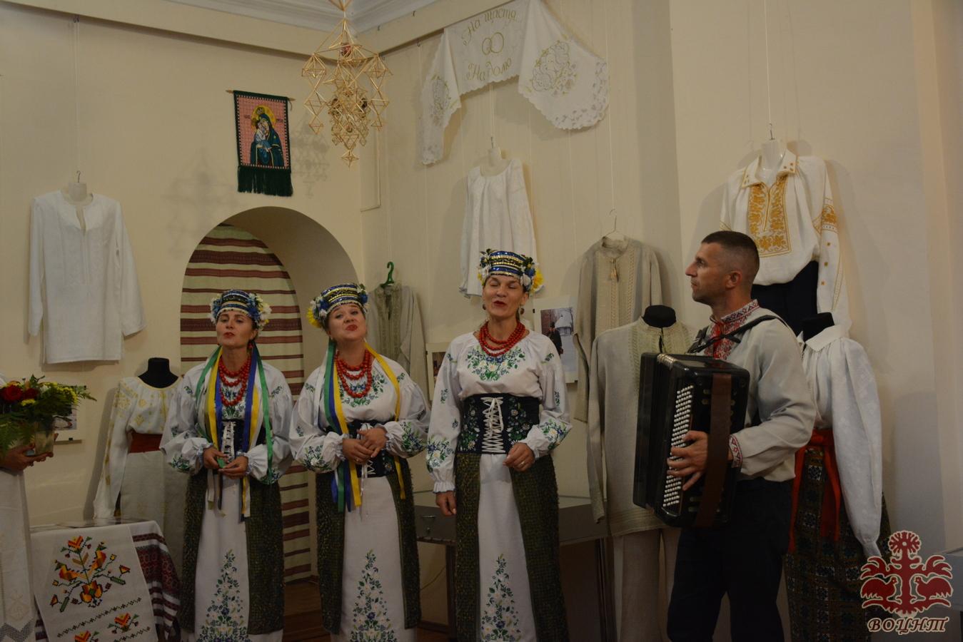 „А сорочка мамина серцю мила