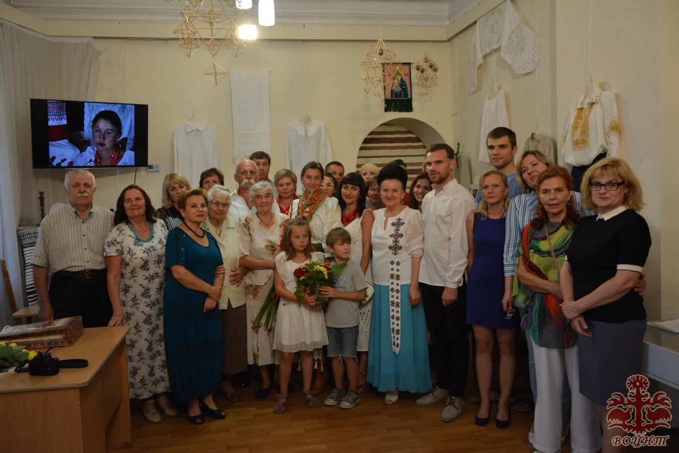 „А сорочка мамина серцю мила