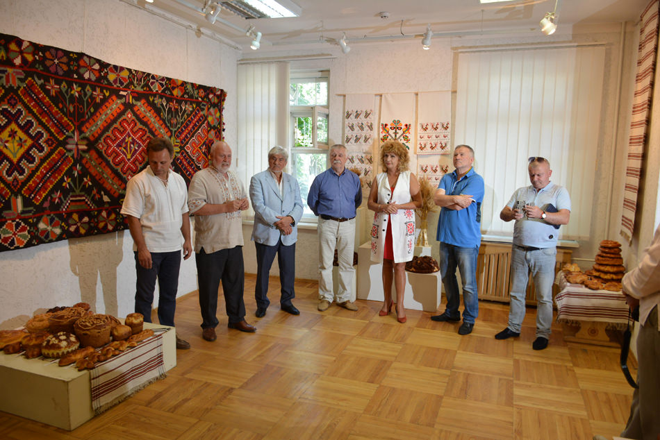 Виставка обрядових хлібів та гончарства Вінниччини в НСМНМУ