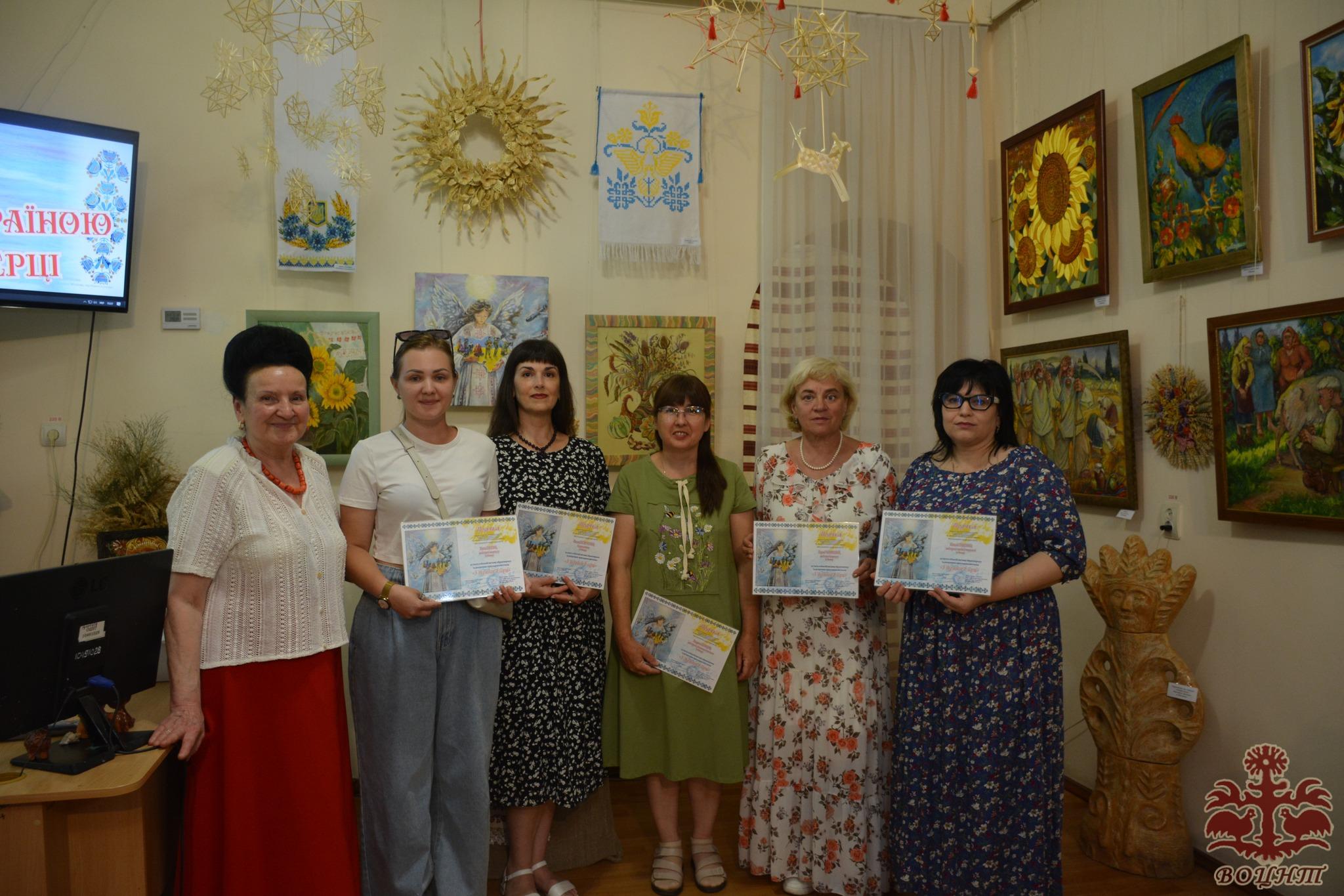 Виставка образотворчого та декоративно-прикладного мистецтва «З Україною в серці»