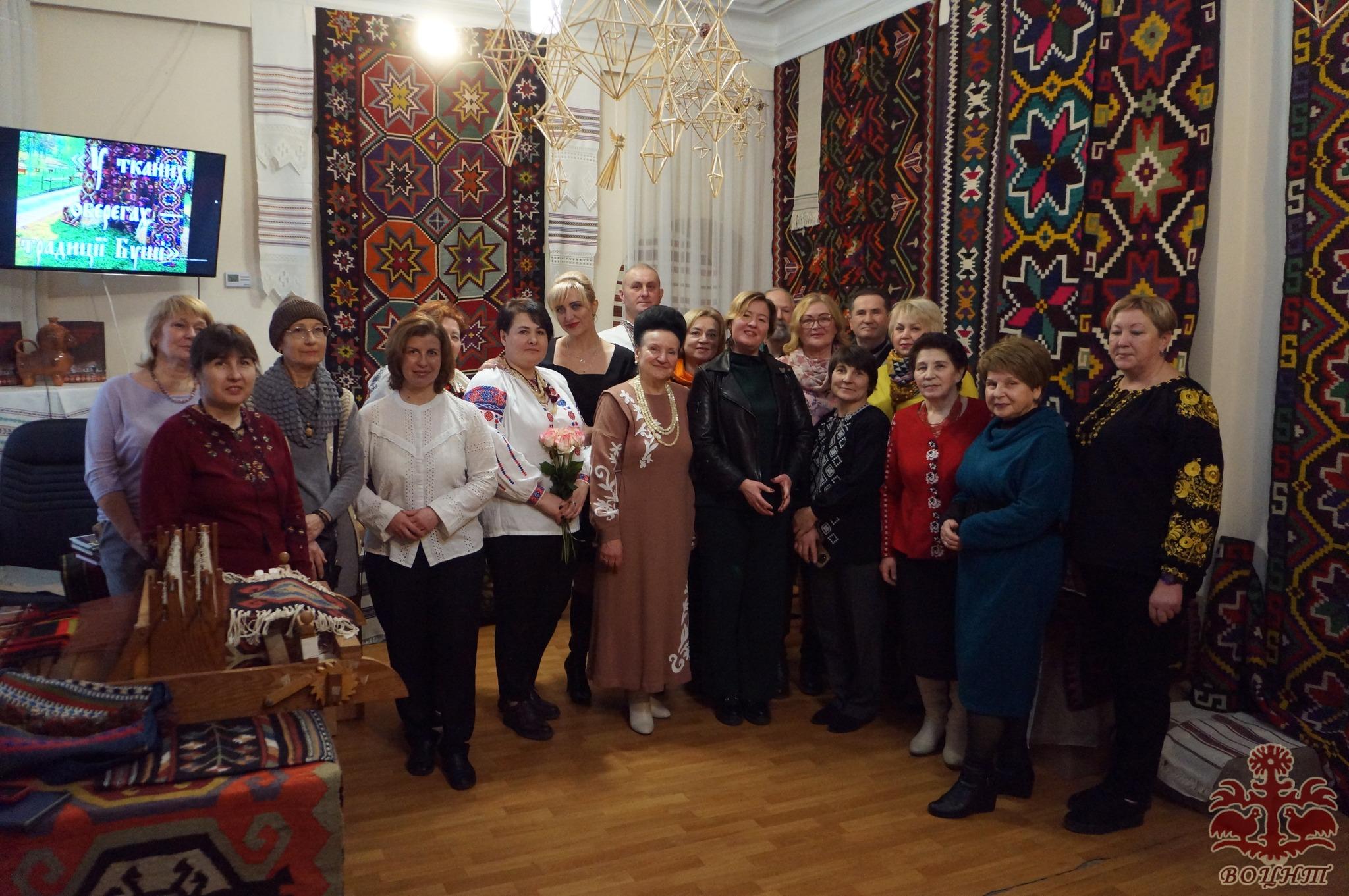 Виставка ткацтва та килимарства «У тканих оберегах – традиції Буші»