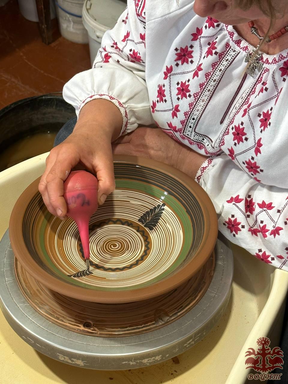 Мистецтво орнаментального розпису та виготовлення крищинецької  миски